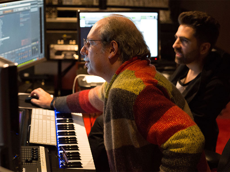 بي. ام. دبليو تتعاون مع موسيقي عالمي لتصميم أصوات سيارتها الكهربائية